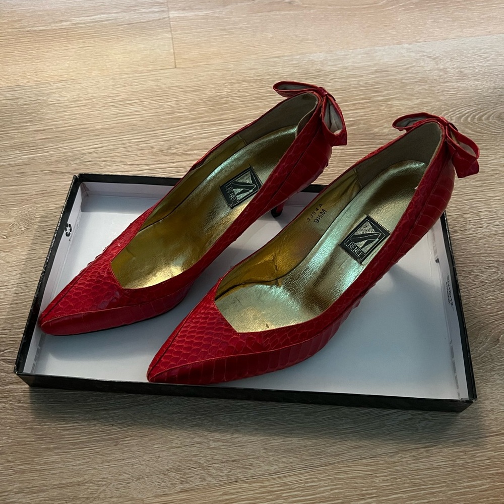 Elegant Vintage 80s Red Bow-Tie Women's Heels